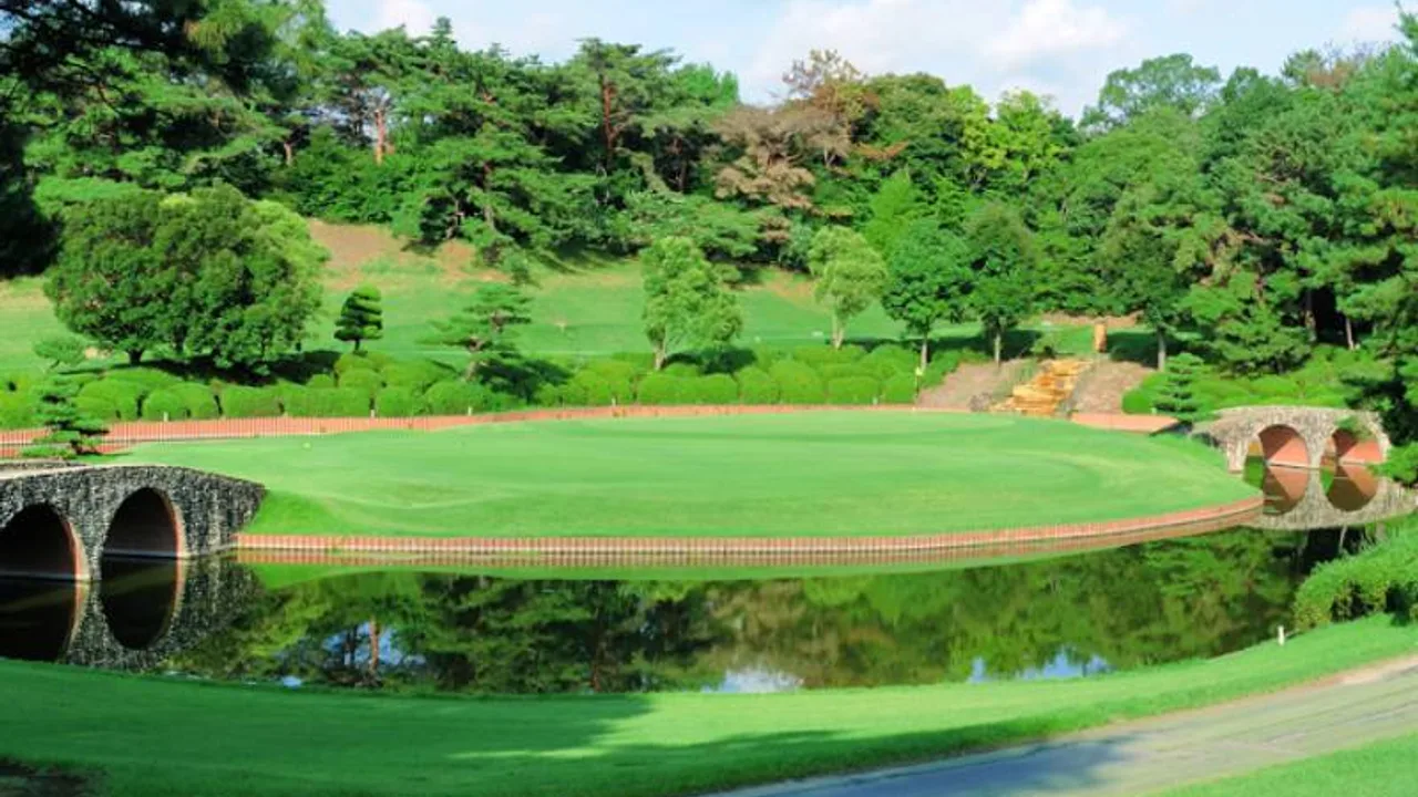 나루미 골프 클럽 + 코가야 체리크릭 골프 클럽 + 신요 골프 클럽